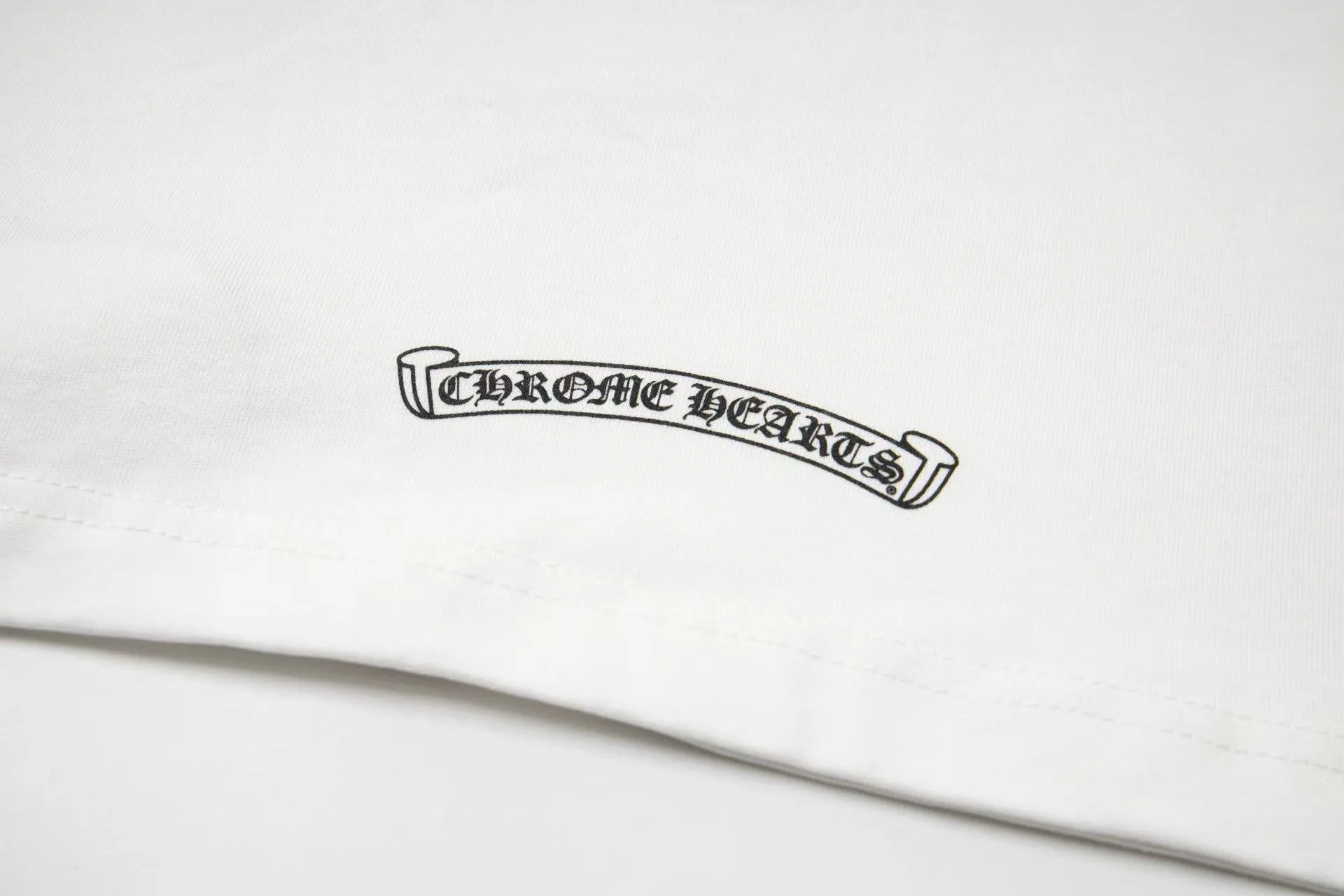 🅿️170 Chrome heart*/Chrome heart ch 25ss early spring new Sanskrit pocket short sleeves ·280 grams of 100% cotton double yarn jersey fabric ·Special thickened 32 pieces of double-strand 1x1 thread in the same cylinder custom dyeing ·Double-needle stitching and cross-stitching technology ·Original main mark washed tag Color: black white Size: XS-L